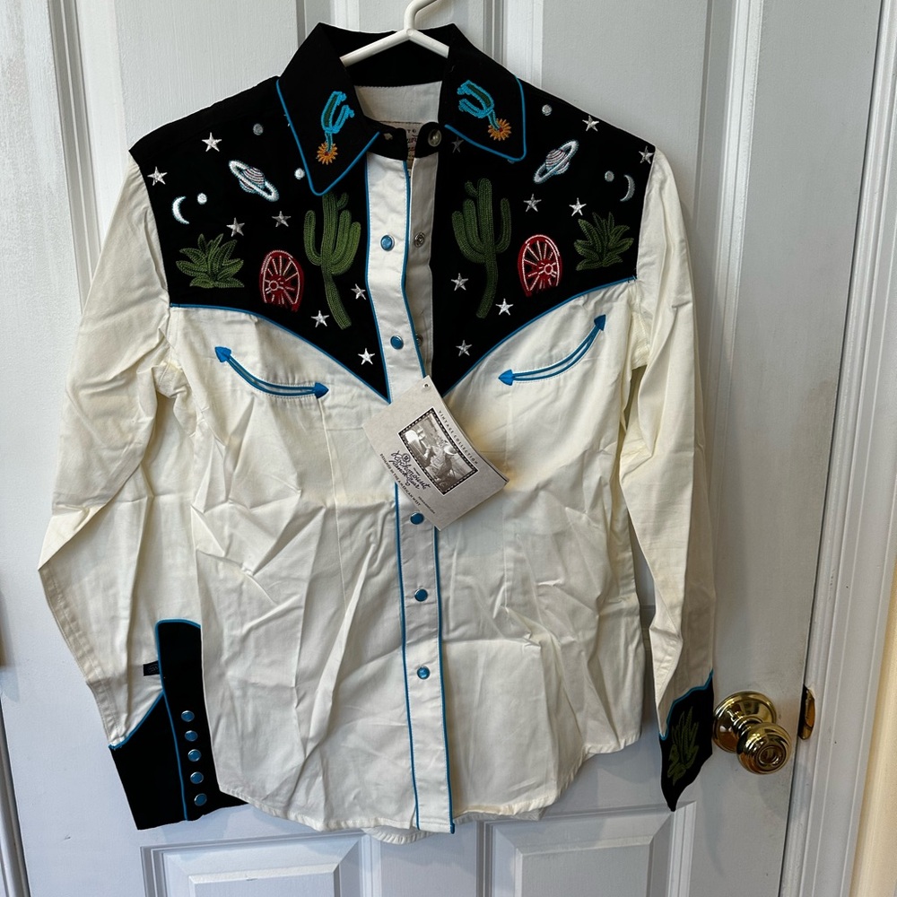 Western Embroidered Shirt with Cactus and Star Design.
NWT